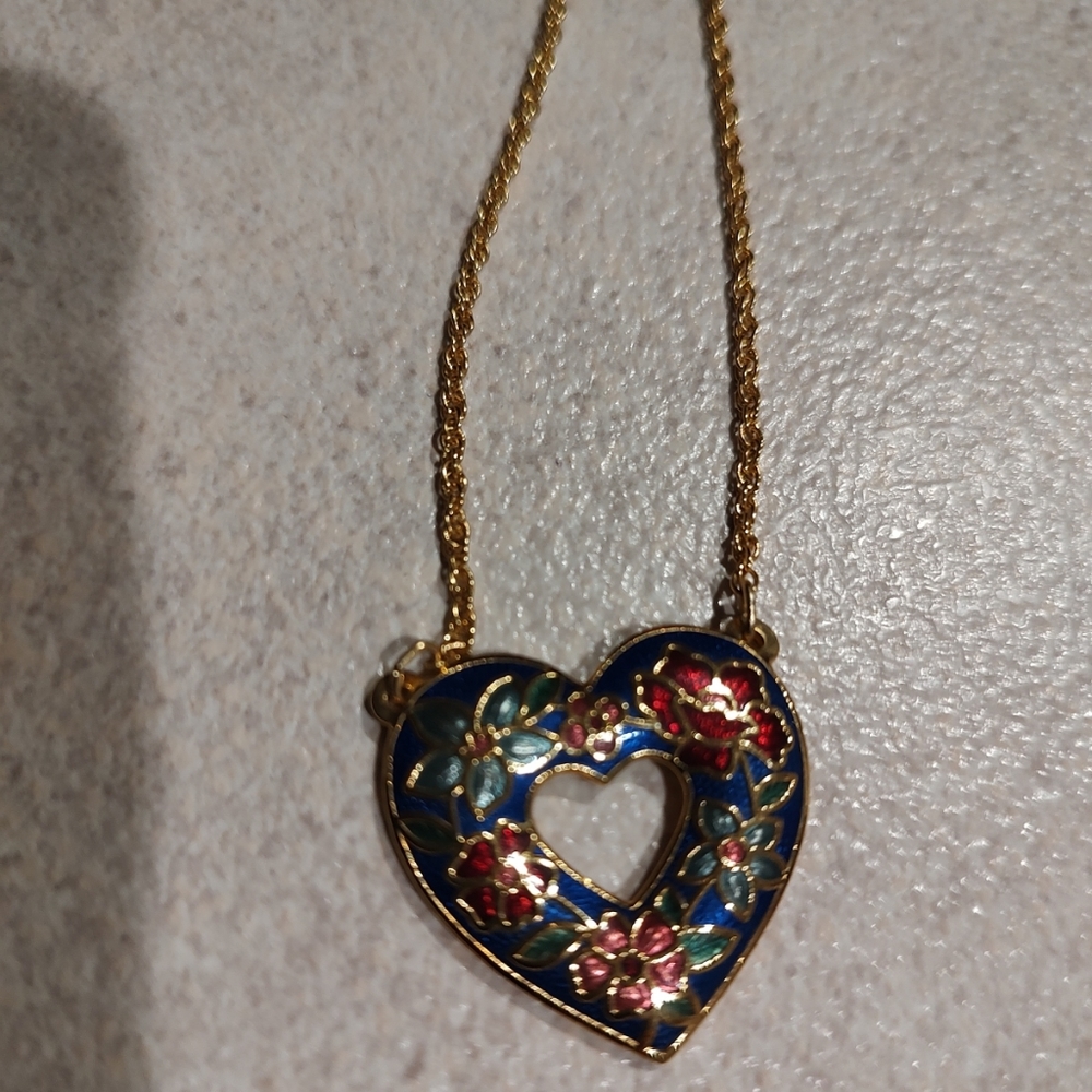 Vintage Avon Genuine Cloisonne Heart Necklace 1988. This beautiful 18" necklace